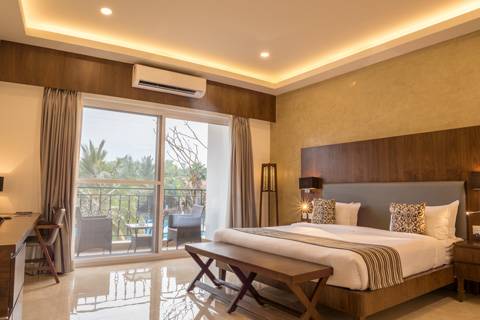 Superior room with kingsize bed and a private balcony, Silent Shores - 5 star resort in Mysore - best spa resort near Mysore