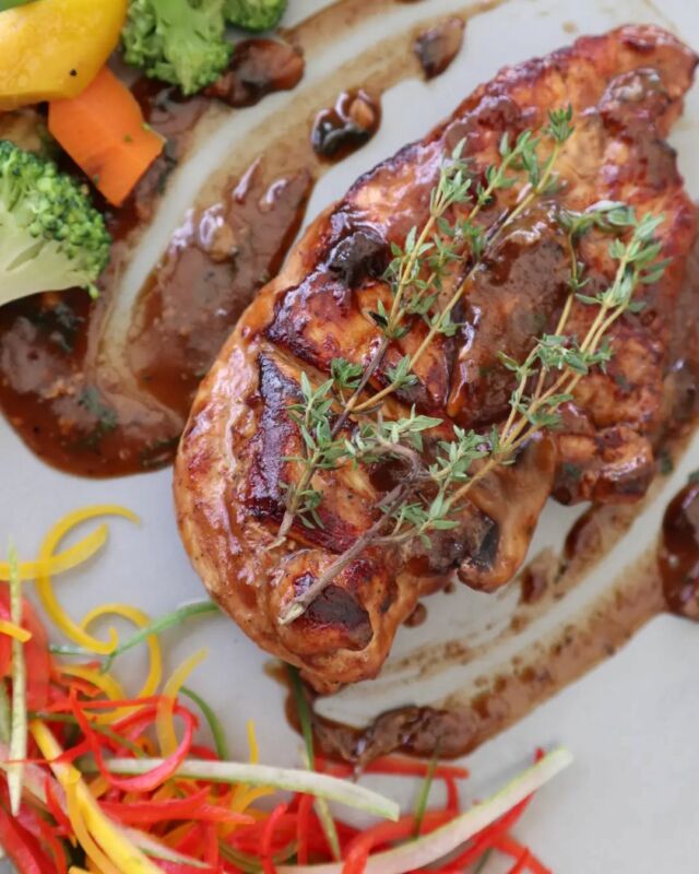 "A perfectly cooked steak is a work of art!"
Our classic chicken steak served at Bella Italiano is grilled to perfection, skillet cooked and is bliss on plate.

#italianrestaurantinmysore #silentshoresmysore #chickensteak #bellaitaliano
